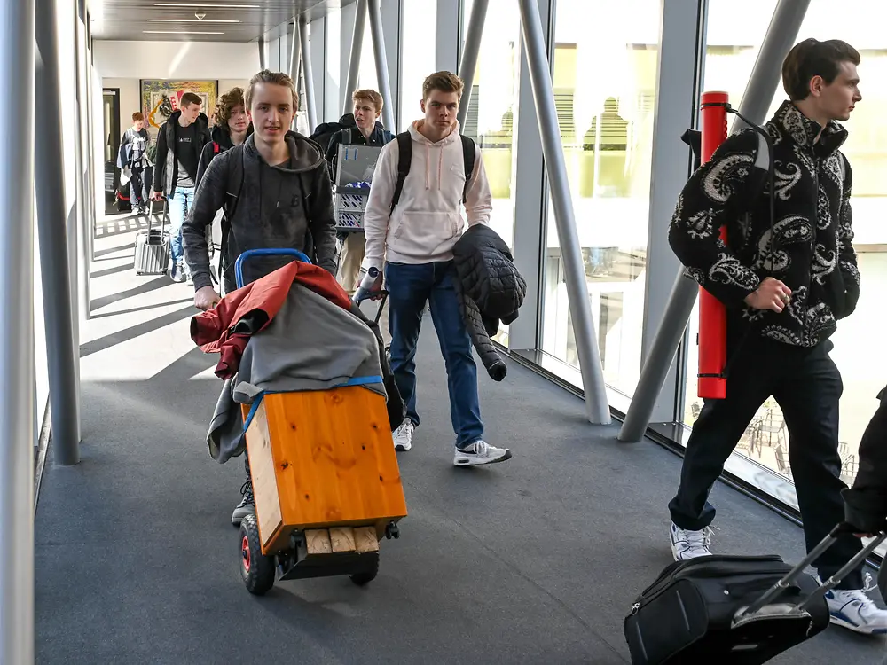 
Die Teilnehmer:innen auf dem Weg ins Kasino Süd.