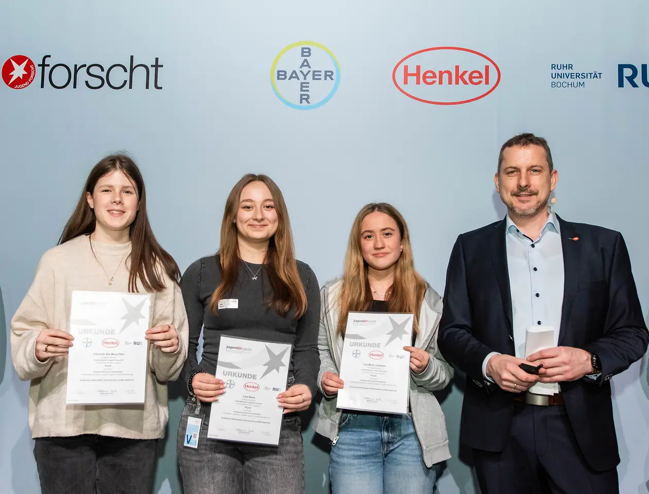 2483-henkel-cc-jugend-forscht-21-03-2024-preisverleihung