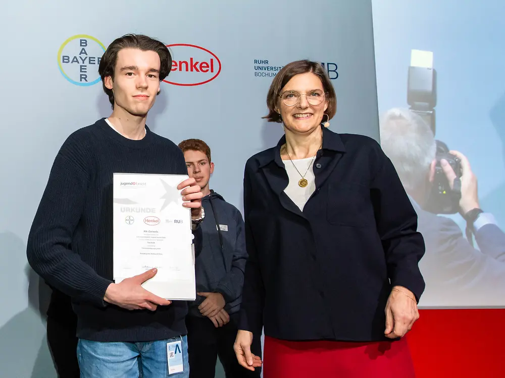 2556-henkel-cc-jugend-forscht-21-03-2024-preisverleihung