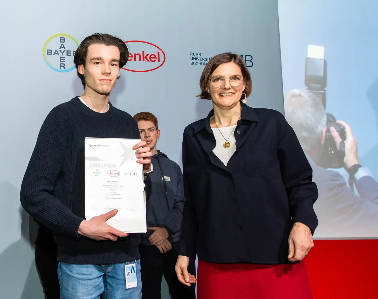 2556-henkel-cc-jugend-forscht-21-03-2024-preisverleihung