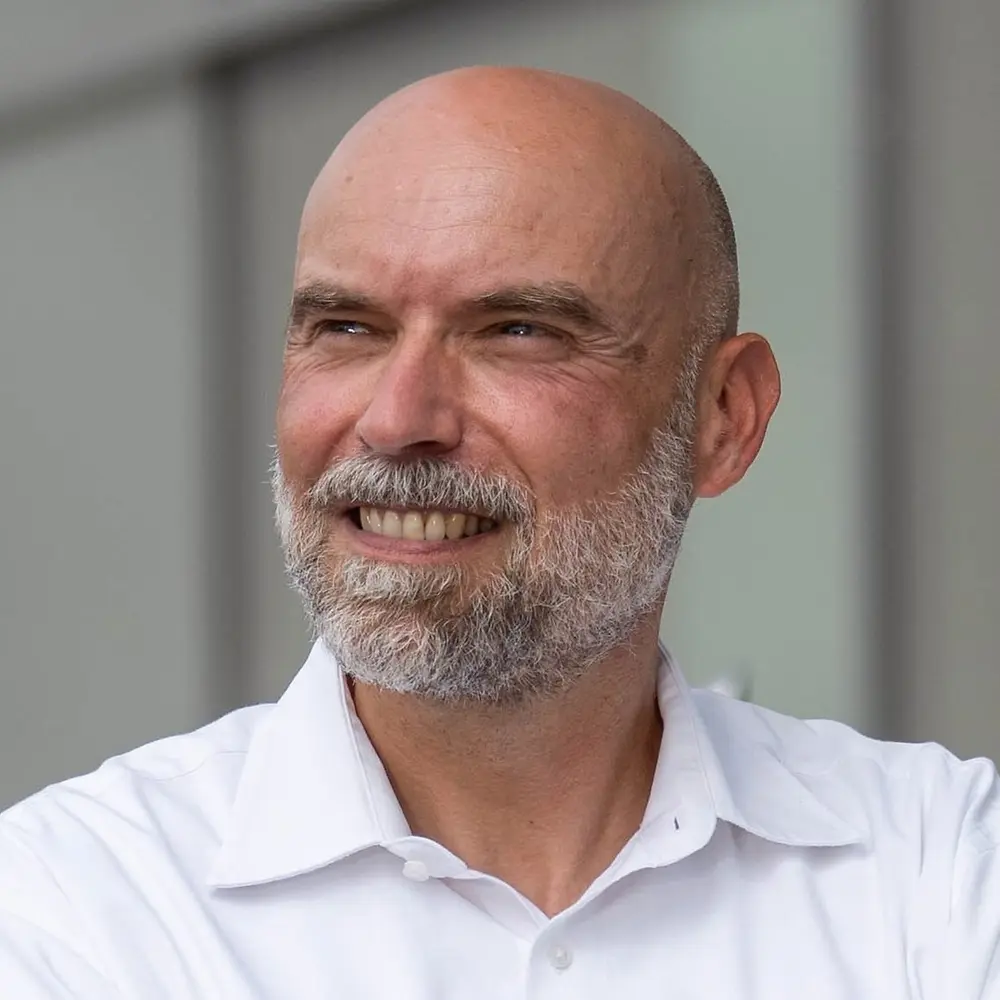 Ein Portraitfoto von Alexander Klar, Senior Manager Transactions Services bei Henkel 