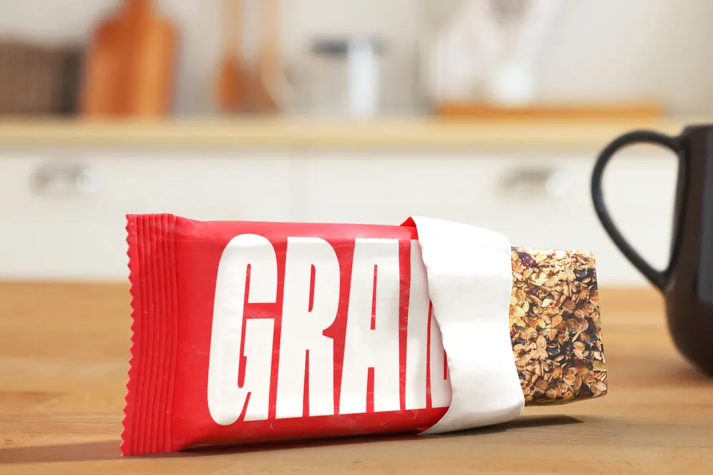 
Loctite Liofol CS 7106 RE ermöglicht eine sichere Abdichtung ohne Wärmeeinwirkung und damit auch die Herstellung recyclingfähiger Verpackungsstrukturen aus barrierebeschichtetem Papier.